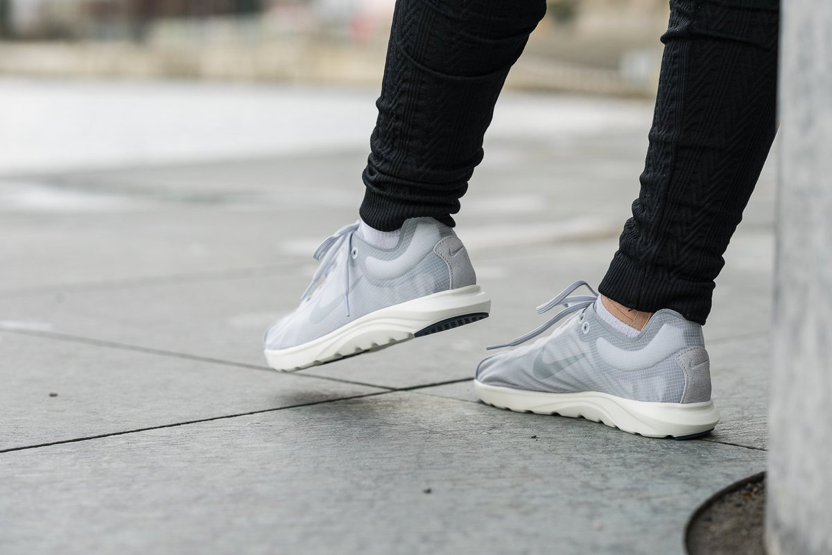 nike mayfly lite pinnacle