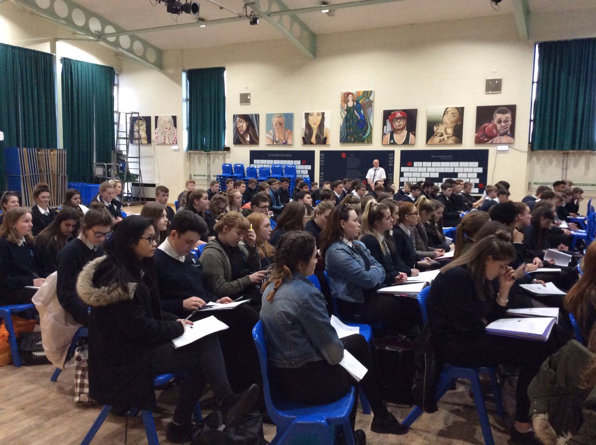 GSHS_English's tweet image. An amazing first set of English lectures on Wednesday. Well done Year 11. See you all again this Wednesday!