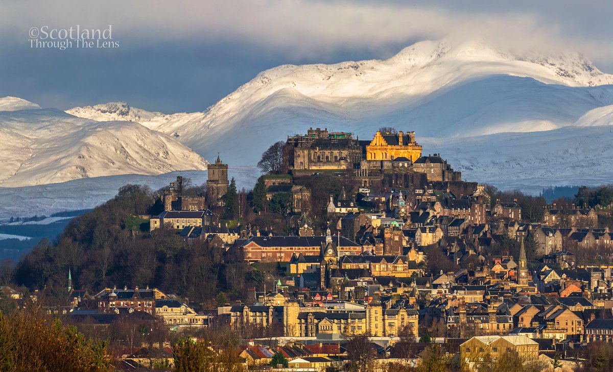 BeingScots's tweet photo. Stirling Castle with Ben Vorlich and Stùc a' Chroin 18 miles away in the distance.
Simply, wow!
📷 Thanks to Scotland Through The Lens. https://t.co/N2hwSEtHWn