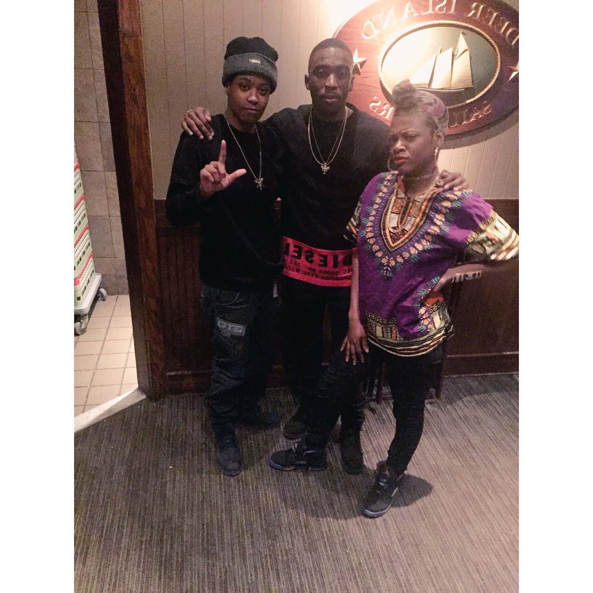 tattedsavage14k's tweet photo. at my blood reveal party yesterday🖖🏽💉#issagirl 🎉👶🏽 #samemothersamefather 🤞🏽💯 @OcieEndLessCash @LilButtButtt https://t.co/qVJrq9Ap26