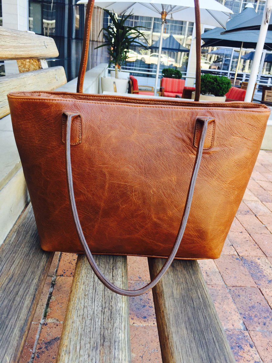 ellotrends's tweet photo. @PYBGauteng please retweet. Brand name: Ellophanto. We manufacture genuine leather products. Email: ellophantotrends@gmail.com 📱0835078496 https://t.co/G9qyx5PxYm