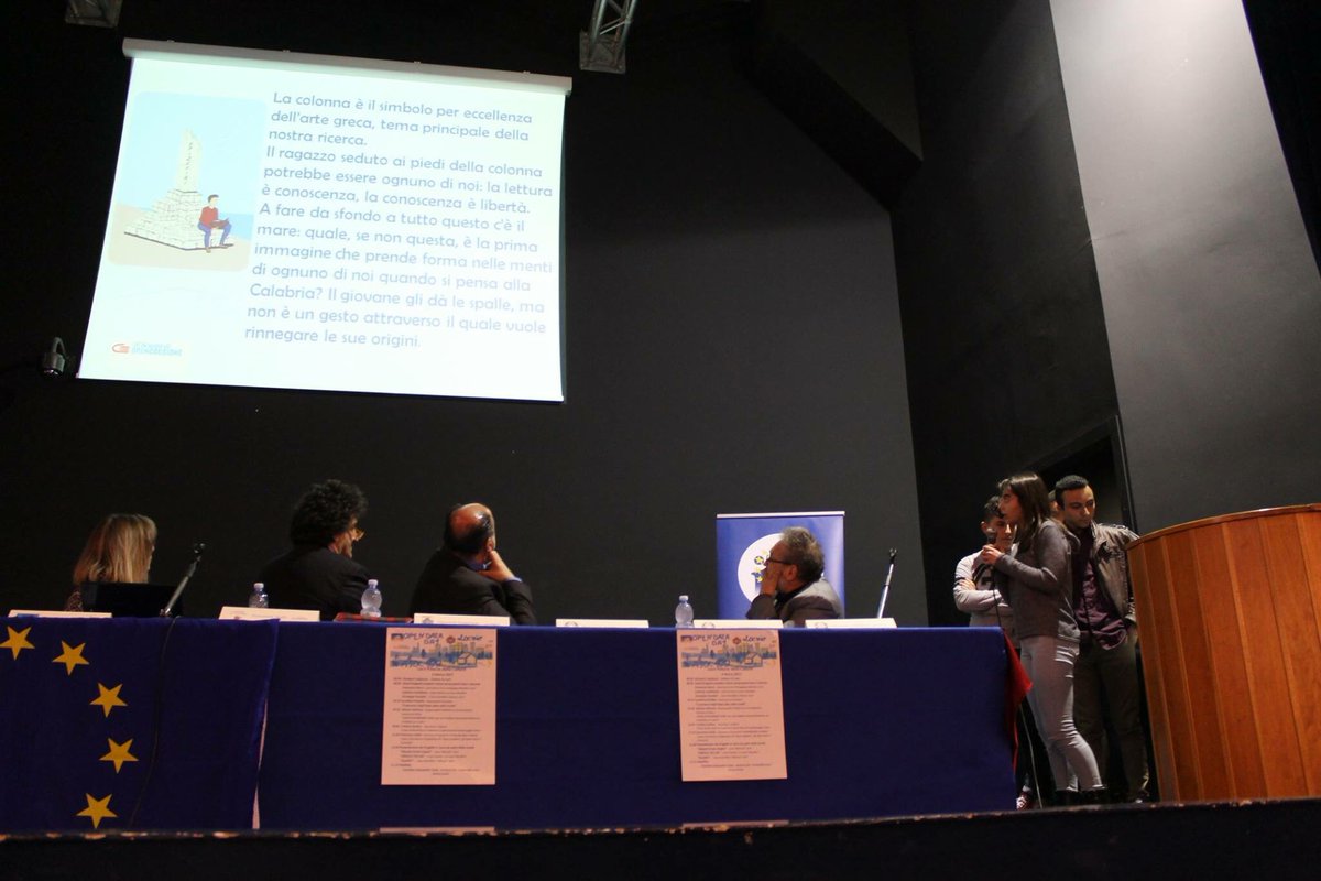 quartaA1617's tweet photo. Illustrando il nostro progetto all'Opendata Day!🏛💡📊 #ASOC1617 #OpenCoesione #OpenDataDay https://t.co/oVKgI9BZD6