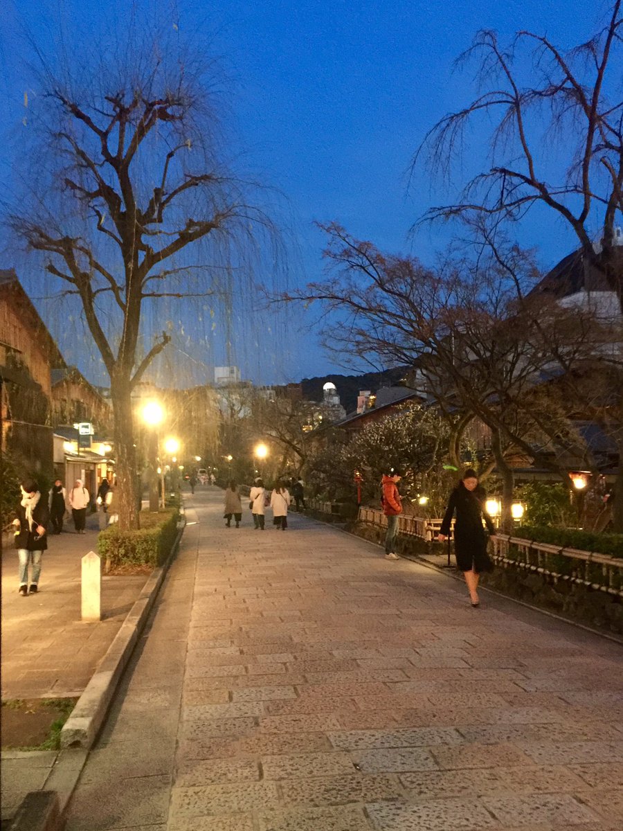 bibimaki6's tweet photo. 京都の夕暮れ時…

素敵な夢を〜*･゜ﾟ･*:.｡..｡.:*･'(*ﾟ▽ﾟ*)'･*:.｡. .｡.:*･゜ﾟ･*おやすみ〜♪ https://t.co/kobVQ3EHBN