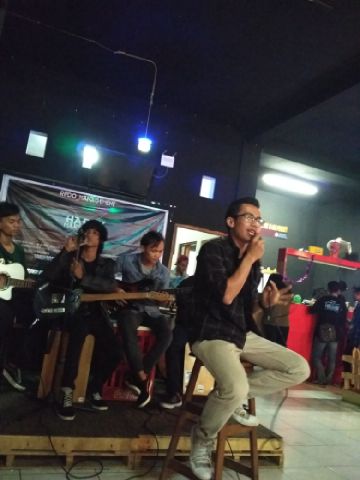 Risesband_id's tweet image. Event MARQUSTIK at Abah Gaul Cafe 
#Rises #BackOnStage #Band #Indie
