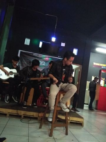 Risesband_id's tweet image. Event MARQUSTIK at Abah Gaul Cafe 
#Rises #BackOnStage #Band #Indie