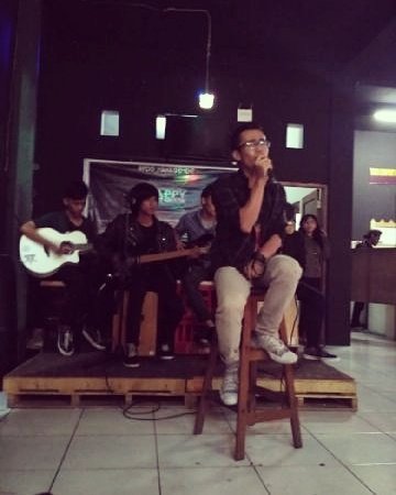 Risesband_id's tweet image. Event MARQUSTIK at Abah Gaul Cafe 
#Rises #BackOnStage #Band #Indie