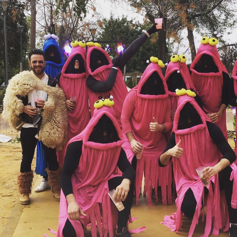 bojesax's tweet photo. Carnavales palmeños con un vikingo abducido por las hormigas del hormiguero! 👽☠️ #carnavales #palmadelrio #alliens #vikings https://t.co/smk9fy73Am