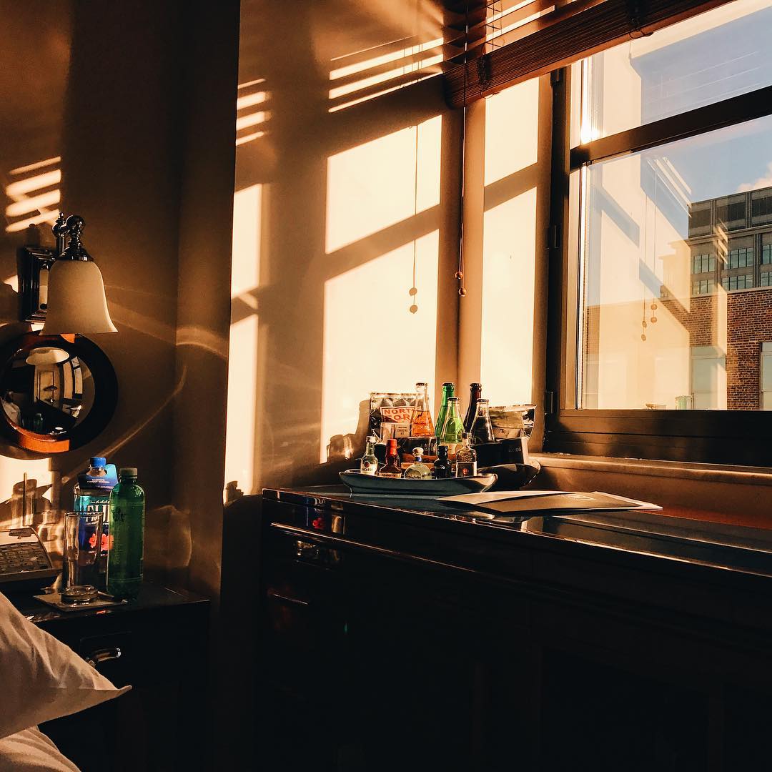 cafehugonyc's tweet photo. Woke up to this morning light and the smell of fresh coffee, so I'd say the day's off to a good start. – H.H. Photo: evbry https://t.co/bo2DyGCiQo