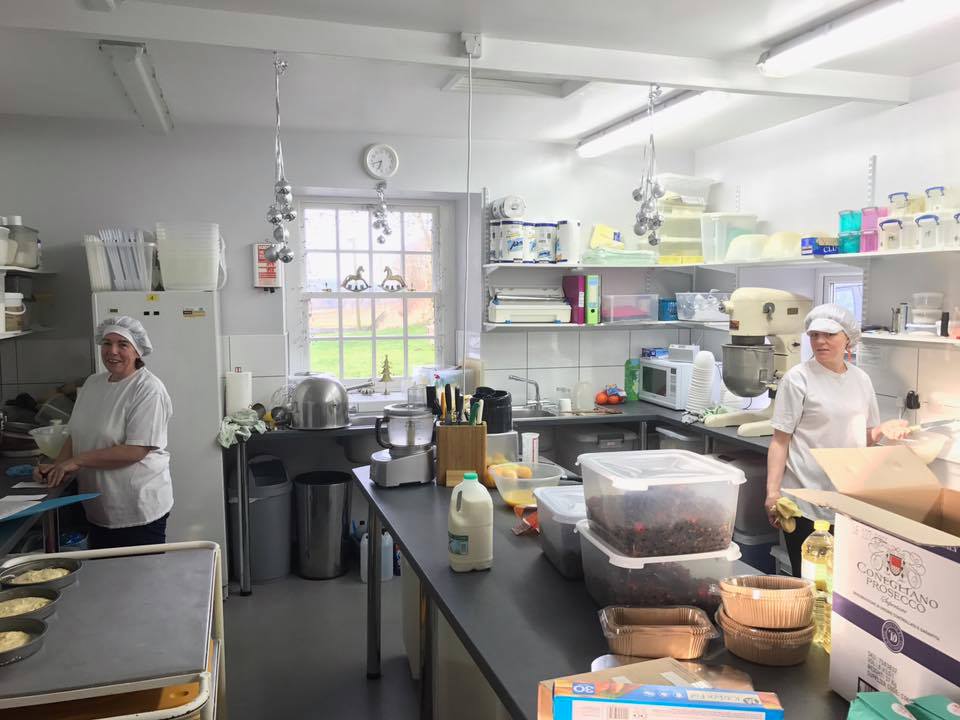 ProofofThePud's tweet photo. A strong team delivers great results, meet mine. #ThrowbackThursday #MyKitchenRules #theproofofthepudding https://t.co/IDcZK3LTJG