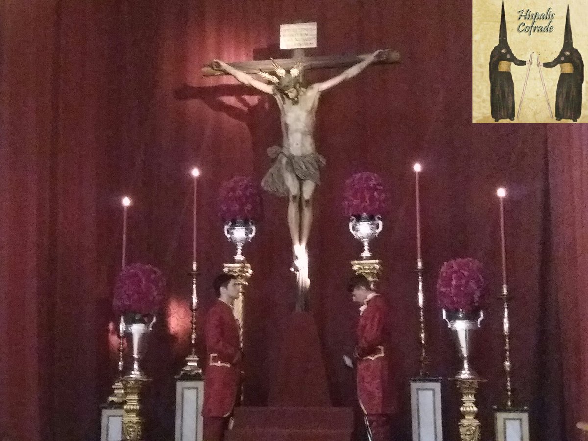 HispalisCofrade's tweet photo. Fotos en directo del solemne Besapies al Santísimo Cristo del Desamparo y Abandono de los @DoloresdelCerro. https://t.co/u7cJ0IPISM