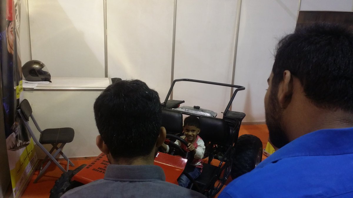 soomrofaysal's tweet photo. Visitors show keen interest in projects developed by Aman Tech students on 3rd day of  #Pakistanautoshow #PAPS2017 #AmanFoundation https://t.co/CeaoGcibhu