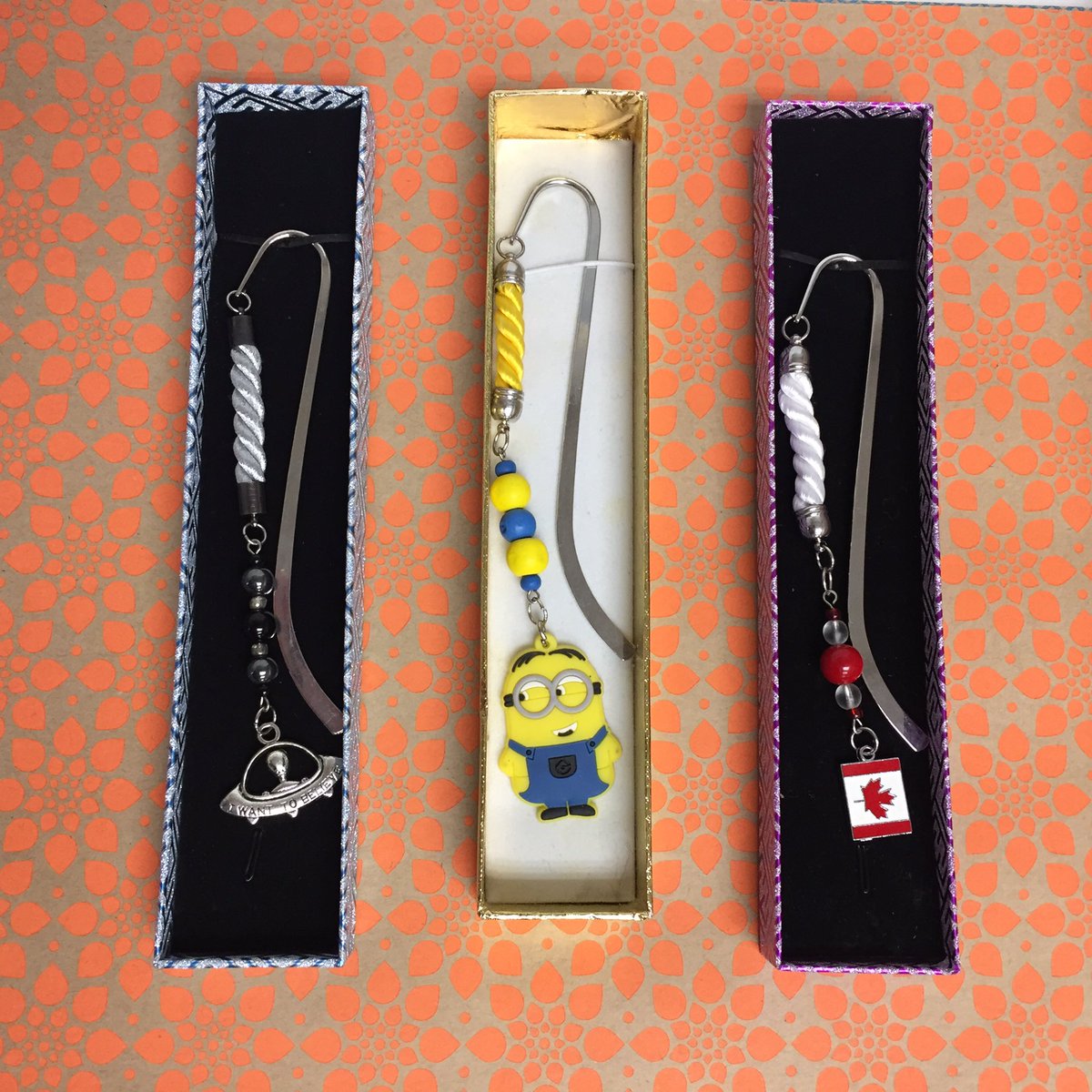 TOs1stPO's tweet photo. 3 lots of bookmarks from @NamasteFreund!💌👽🇨🇦#TFPOSilentAuctionPreview #TOs183rd #minions #canada150 #xfiles https://t.co/V8134Fzyns https://t.co/I7S5jN2i2q