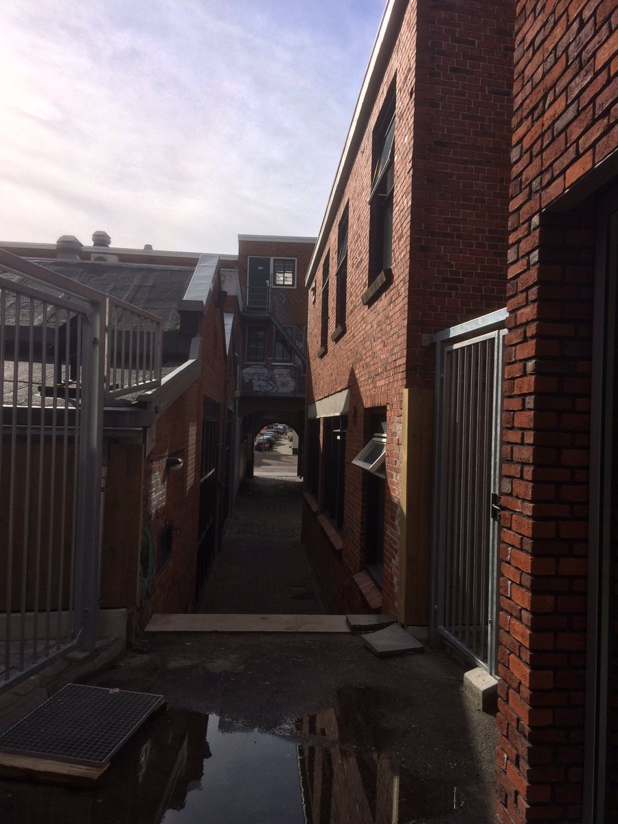 Liesbeth050's tweet photo. Zondags rondje #Korrewegwijk &amp; #Ebbingekwartier. #zon #heerlijkeStad https://t.co/6NrPDKdXcR
