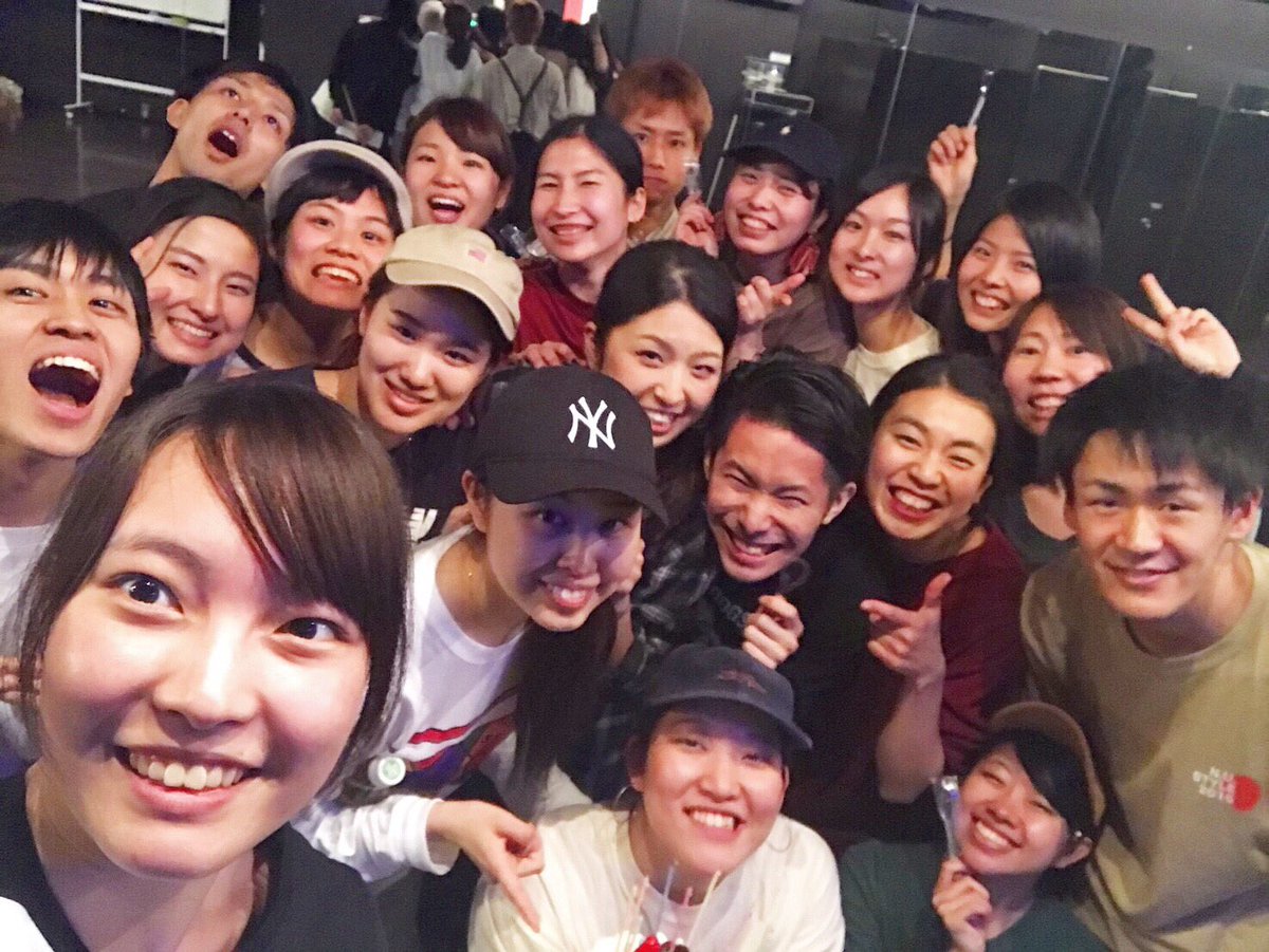 cyai6423's tweet photo. 先輩の踊りを見て、感動で泣いた卒パ。明日その舞台に立つなんて本当に信じられない。はぁ終わっちゃう😭 明日はとにかく楽しむぞ！！！

にゅーすたは15時頃、JAZZは18時半頃に踊ります😊 https://t.co/4dTESMw7GP