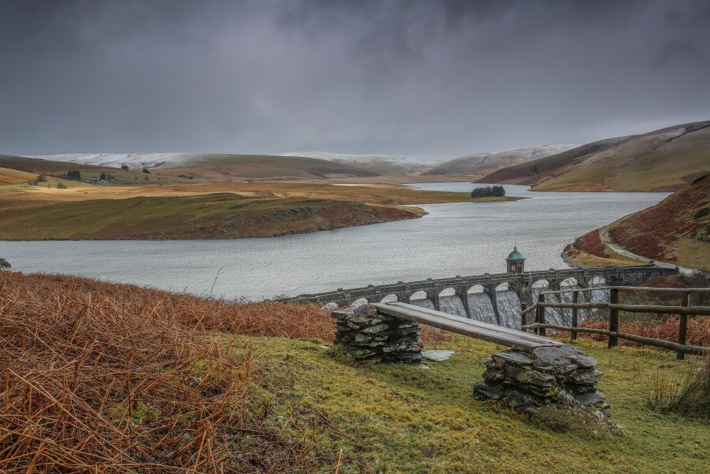 ItsYourWales's tweet photo. Sorcha with the perfect tranquility of The Elan Valley - beautiful! #Welshtranquility #Welshphotography courtesy @xSorchaLewisx https://t.co/iigbW80DOD