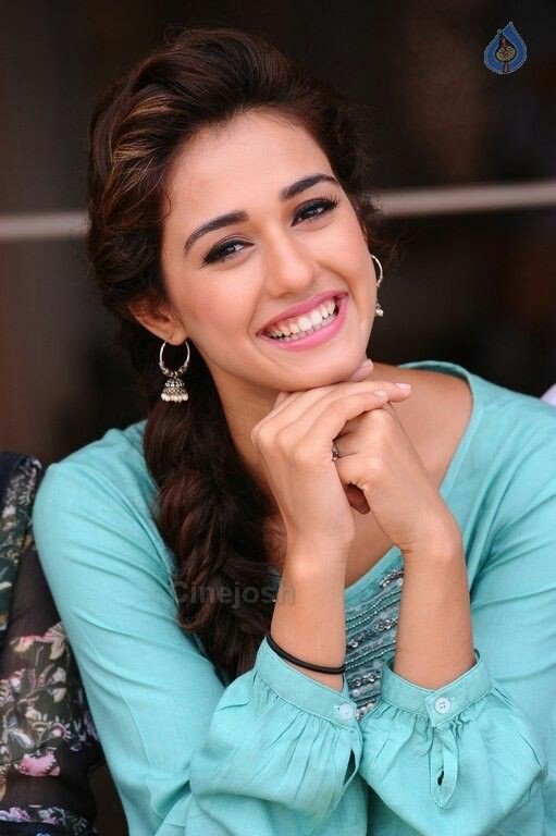 deepxearth's tweet photo. @DishPatani Is the Qt s well s sXi actress #Innocentlooks #Brilliantsmile
Her smile is literally the cutest thing I hv ever seen in my life๐ https://t.co/PxrIM5UHqv