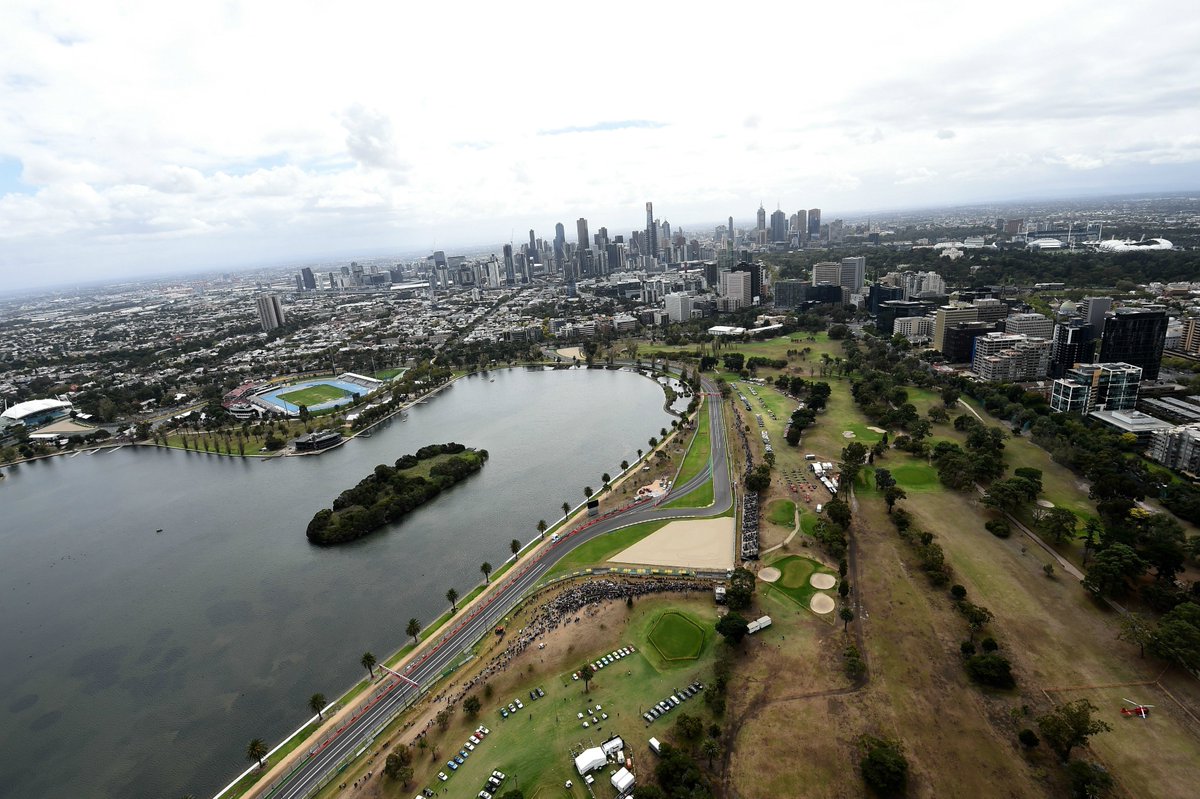 F1's tweet photo. BEST THING ABOUT SUNDAY?

No work? 🤔

Relaxation time? 🤔

That it's exactly THREE WEEKS TO RACE DAY? 😯 😀 🙌

🇦🇺 #F1 is back: March 26 https://t.co/iBWu8iBoTR