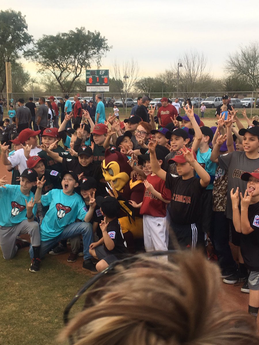 TheRedMtnWay's tweet image. Great weekend of flag football playoffs and opening day of little league. #FocusOnTheFun