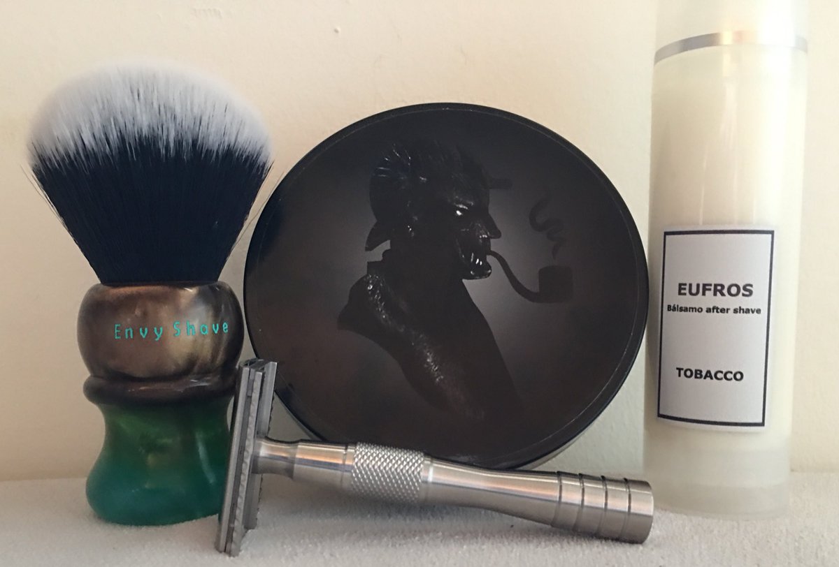 #SOTD <a href="/phoenixandbeau/">Phoenix and Beau</a> Baskerville, <a href="/wolfmanrazors/">wolfmanrazors</a> WRH7 handle, DC .74 gap SB, .61 gap OC, <a href="/envyshave/">Nathan -Beard Slayer</a> Earthtone BlackWolf knot Eufros Tobacco