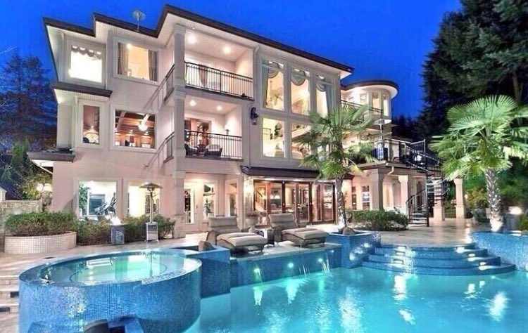 WorldPixures's tweet image. Which One Would You Choose?! 🌏