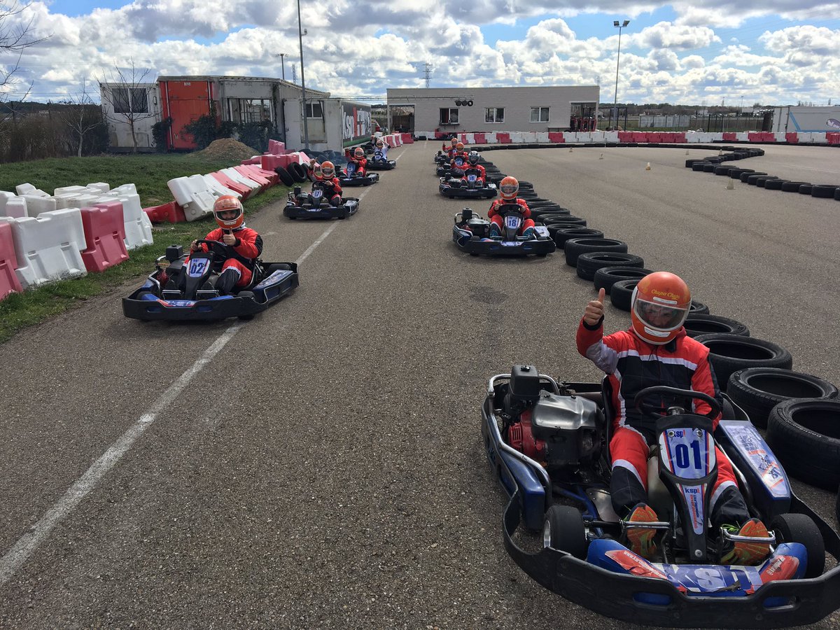 KartingSanPablo's tweet photo. Fotos del fin de semana.
#SABADOKSP #DOMINGOKSP #DESPEDIDAS #MINICAMPEONES #LLUVIA #DRIFF https://t.co/aX0QZERXp4