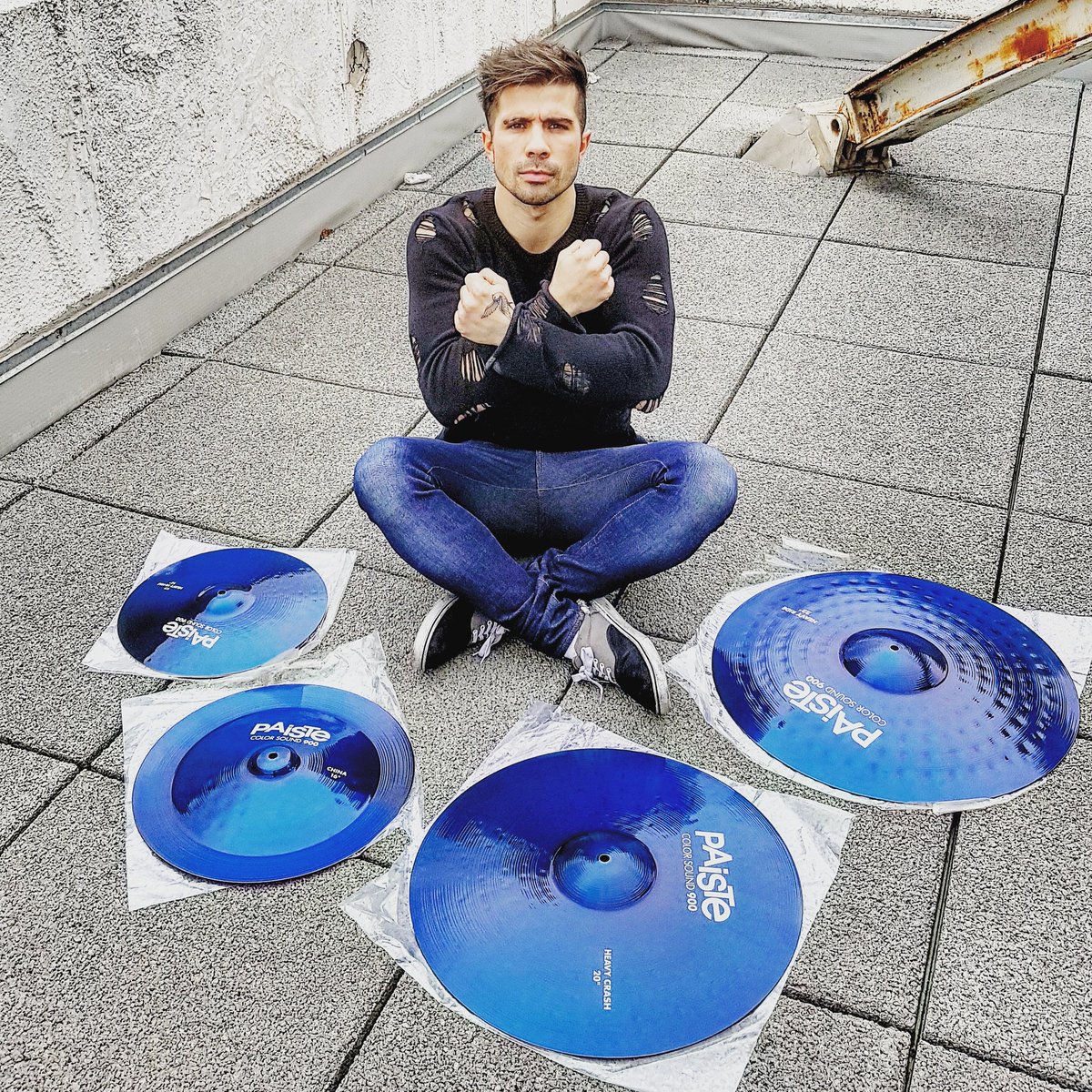 Deivhook's tweet photo. FUEGO!🔥
☝💙 @PaisteNation me ha elegido para ser su IMAGEN en su nuevo lanzamiento: 👉 #coloursound900 😱😱 #colour #sound #900 🔵🔴⚫ https://t.co/segUWnf0ew