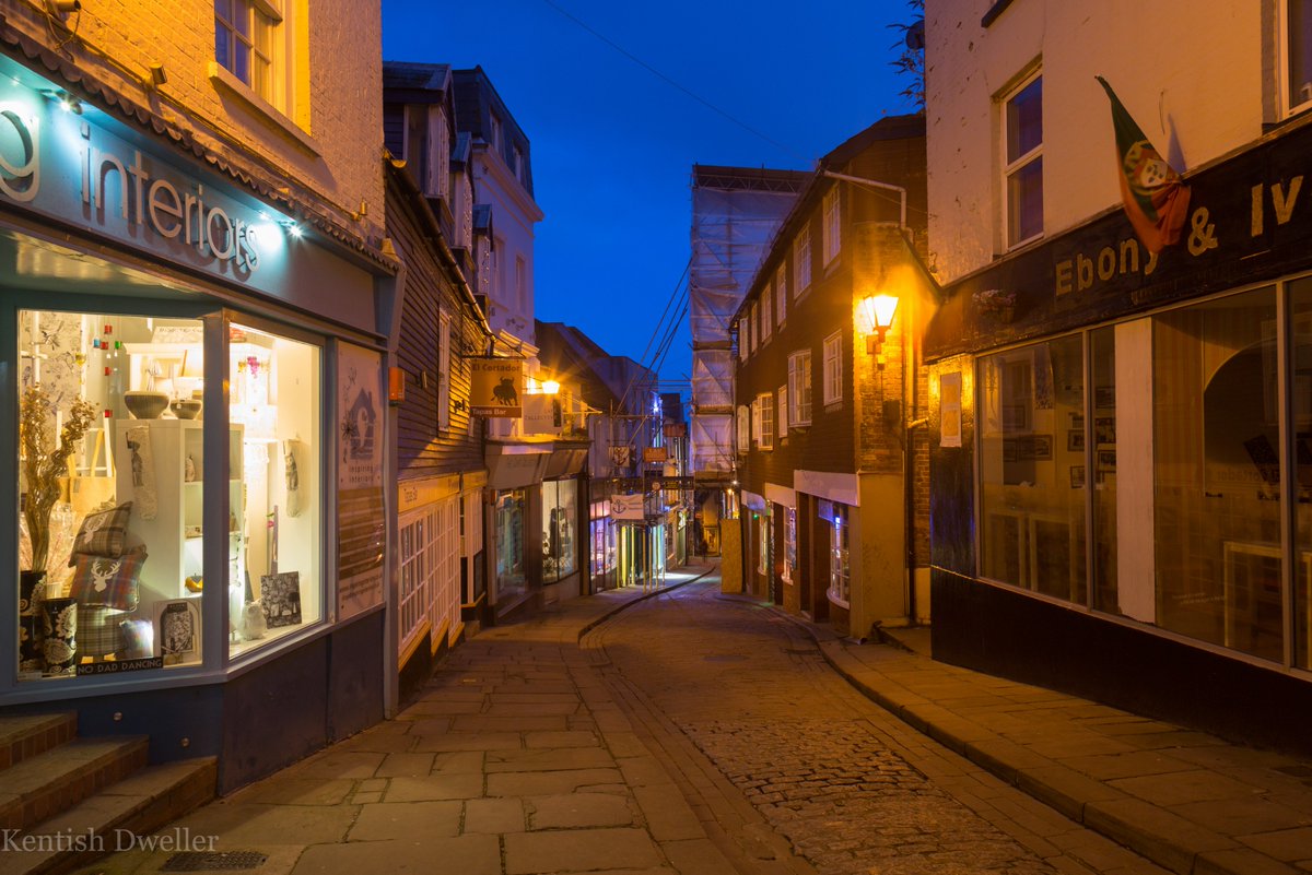 KentishDweller's tweet image. The Old High Street in the Creative Quarter, #Folkestone this evening. A very trendy place indeed. #Shepway