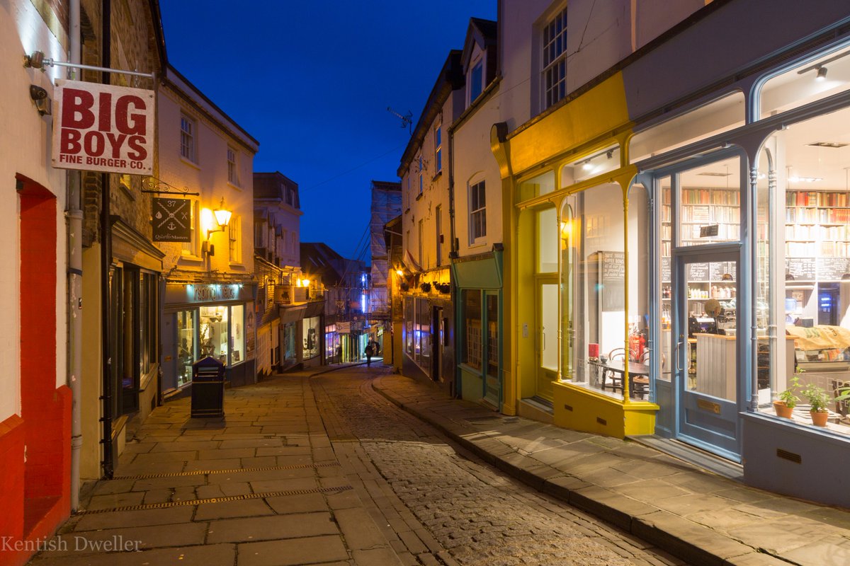 KentishDweller's tweet image. The Old High Street in the Creative Quarter, #Folkestone this evening. A very trendy place indeed. #Shepway