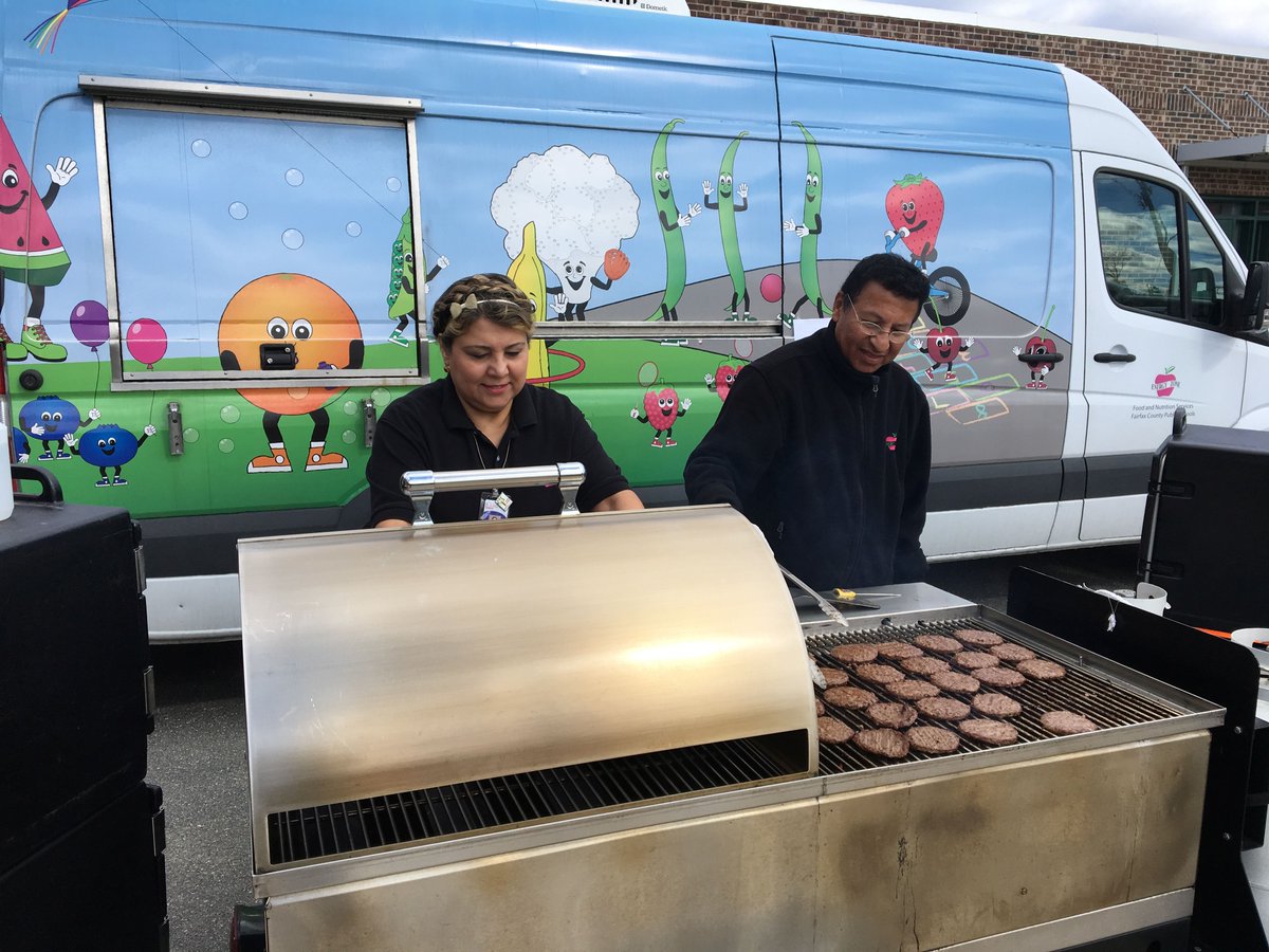 gbefcps's tweet photo. BBQ day at GBE!  Thank you FCPS Food Service. #fcpsr5 #region5pride #fcpsnews #fcpsfoodservices https://t.co/EpLrTlqK4y