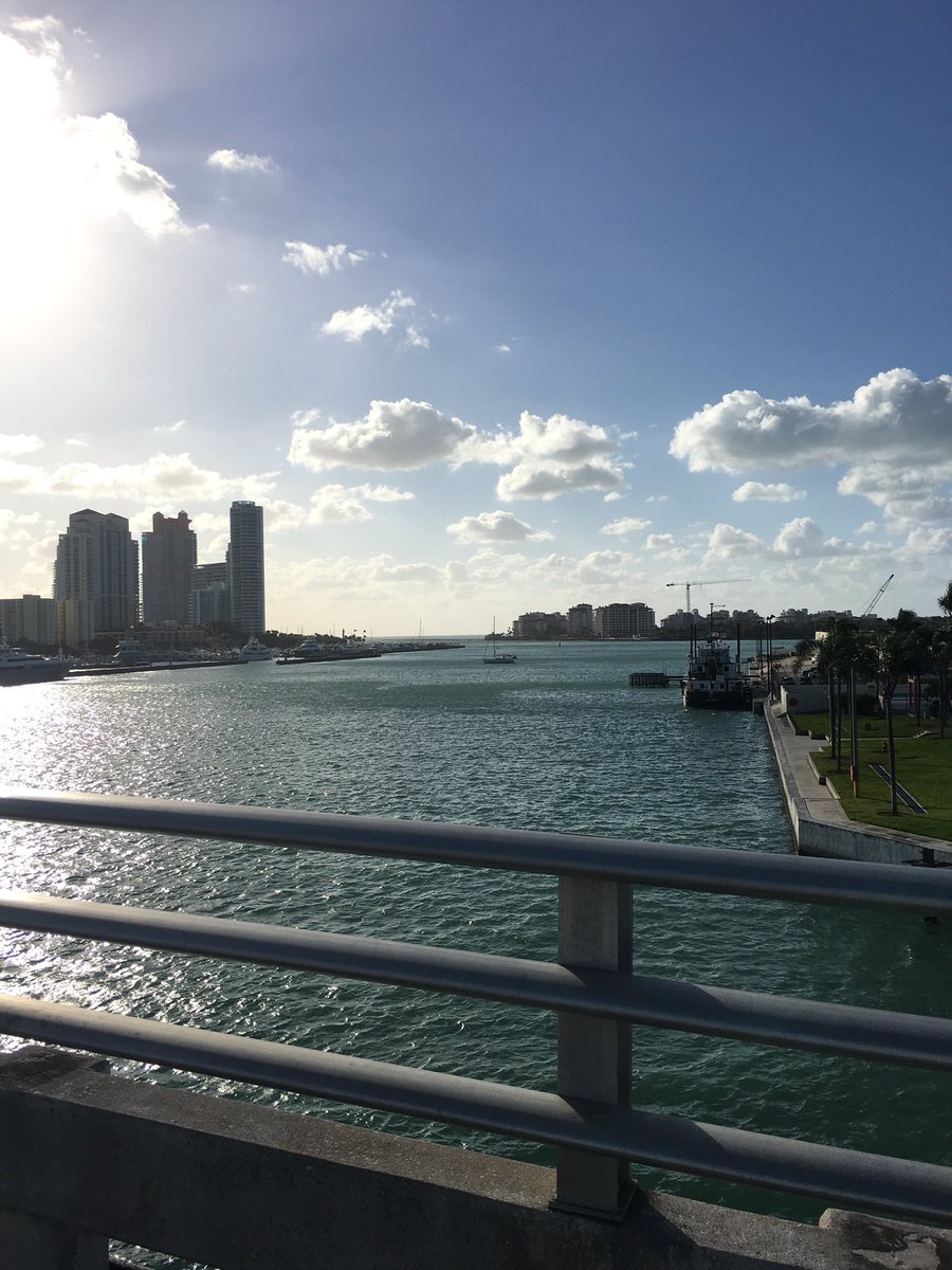 runjeffrun1's tweet photo. Such a cool place to runa half. #run131 #miamibeach https://t.co/tNvKSY4BlM