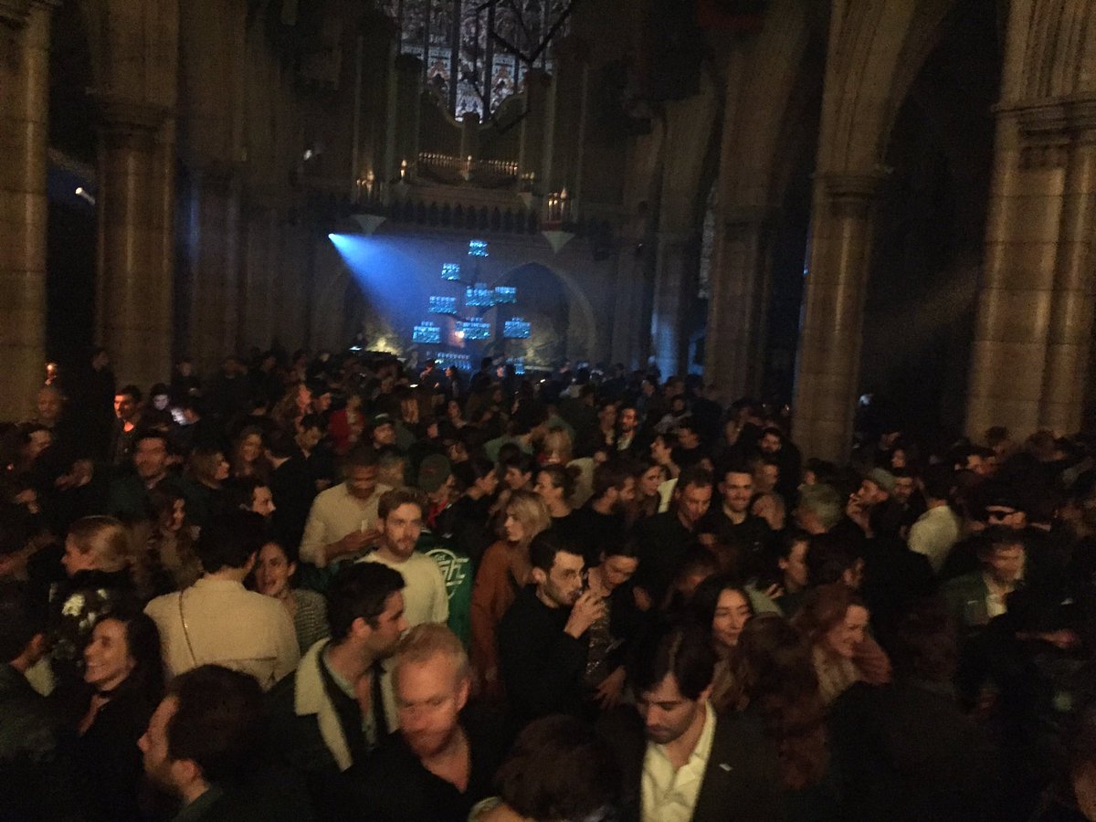 ParisMust_com's tweet photo. #heavenSake #pfw #AmericanCathedral https://t.co/ndhoFIdJq2