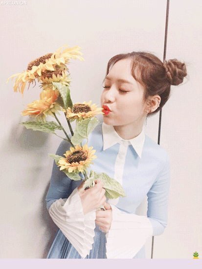Yena_TH's tweet photo. [Cast] 020317 APRIL #Yena pic-update✨ https://t.co/OkxKicLJBi