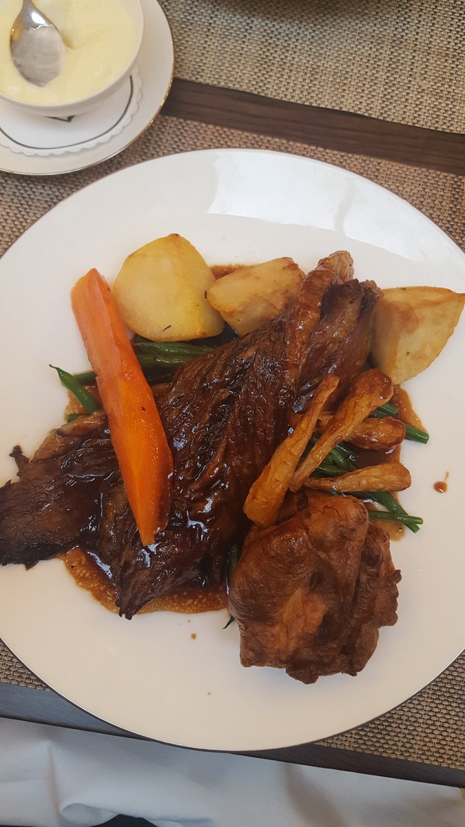 Happy Sunday!! Best gravy I've ever had (soz Mum), the rest of it was mighty fine too. <a href="/GalvinAthenaeum/">GalvinAtTheAthenaeum</a>. #gravy