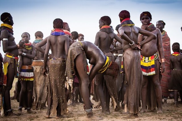 MaS1banda's tweet photo. "It is unAfrican for a womxn to wear short things"
"In African culture, 'modesty' means covering up"
"Stop following western norms"
😊😊😊😊😊😊😊😊 https://t.co/04SpC2Zc9j