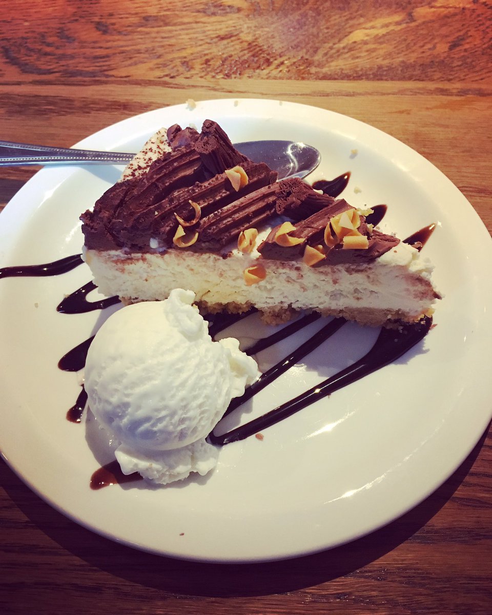 OptimalPerf_'s tweet photo. Chocolate flake cheesecake 🍰 it's a Sunday afternoon vibe. #iifym #macrocapping #flexibledieting https://t.co/CNlEwQoHdQ