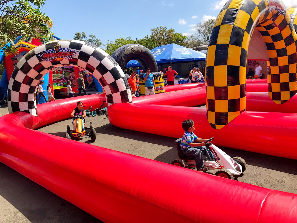 JInflablesNica's tweet photo. Ya estamos instalados en la Kermesse del Colegio Centro América! Ven a disfrutar en familia 👨‍👩‍👧‍👦 y conoce nuestros juegos,los esperamos 🎉 https://t.co/cEjKKzTfL6