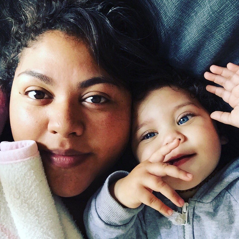 cheryleah's tweet photo. Kaylee and I β€οΈ #ButFirstLetMeTakeAselfie π· #babykins https://t.co/24MwJE0Z8T