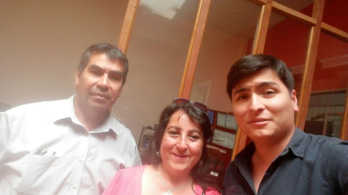 Felipe_Reyes_V's tweet photo. Ya estamos en @biobio con los vecinos de Villa Berlin. Pronto salimos al aire @Fpietrantoni @DecidoMiBarrio https://t.co/DfqL0DuBtN