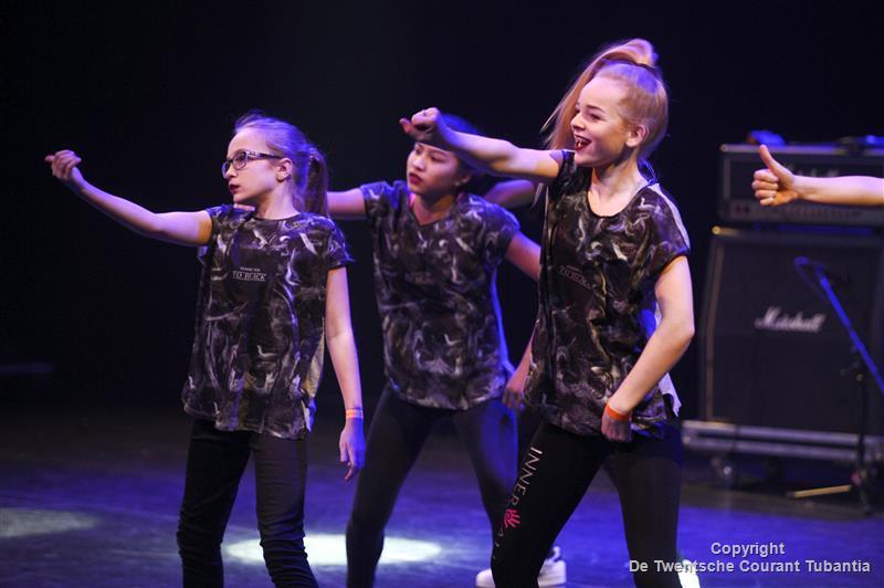 Publiek geniet van 72 acts bij talentenjacht in Rabotheater dlvr.it/NY02q0