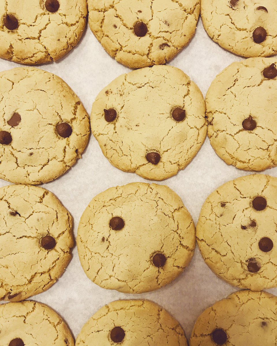 CGCupcakesMKE's tweet photo. Not to brag... but our #Ghirardellichocolatechip #cookies are the perfect match for #sweet&amp;salty Open 11-6pm at #Brookfieldsquare today 🍪☀️😋 https://t.co/OIDk8cyVwk
