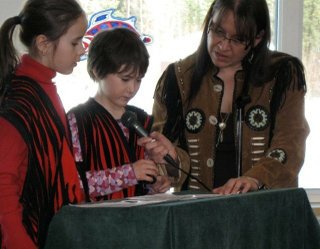 WhatsUpYukon's tweet photo. #Butterflies, #Ravens and #Tlingit Princesses - #Teslin Community School present #YukonFirstNation tales https://t.co/0LAlDbWlSx https://t.co/rpm7Gg9tzw