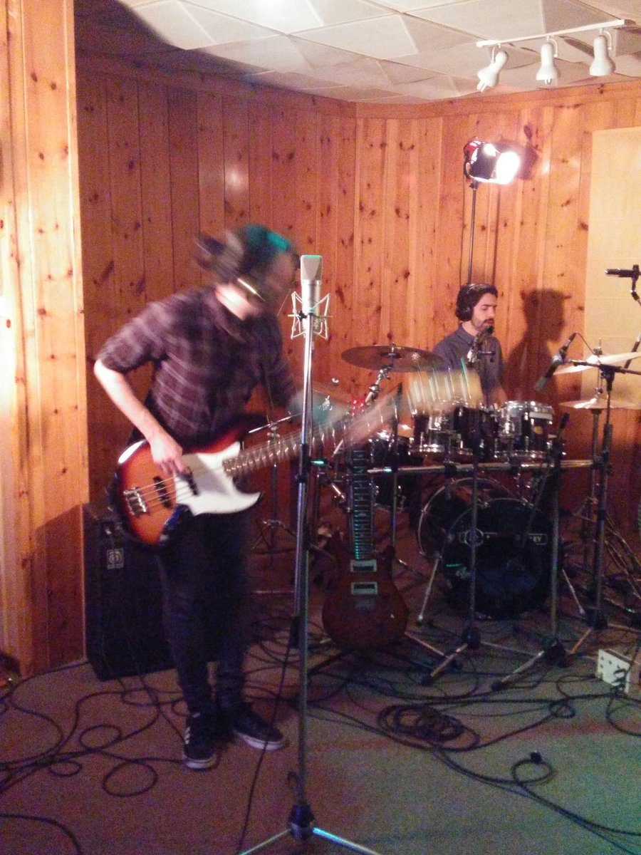 Alberto y Javi de Desvariados en plena grabación.