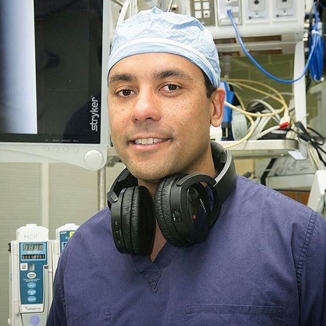 MusicateurShow's tweet image. Music helps this neurosurgeon do his job well. bit.ly/2lOSXKn