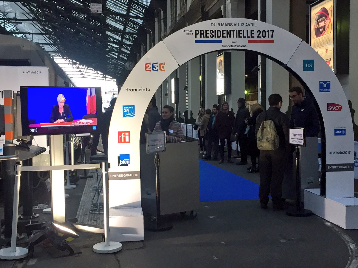 radiofrance's tweet photo. Inauguration #LeTrain2017 de la Présidentielle avec @DelphineErnotte, #MCSaragosse, @ericrevel1, @laurent_vallet, @francoisbeharel, #GPepy https://t.co/sGwNSWhzGI