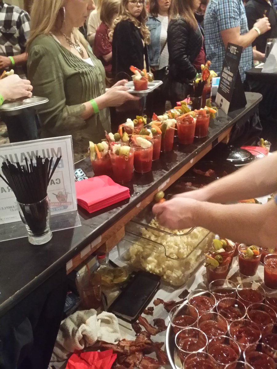 FairGameGFT's tweet photo. #MKEBESTBLOODY  #CafeCentraal #LowlandsGroup They are lining up for our Milwaukeean and lovin it! https://t.co/Kb4f646AVb