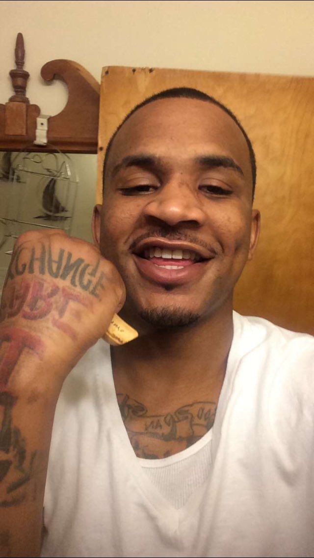 woodah0072's tweet image. Left it all on ha lip😂