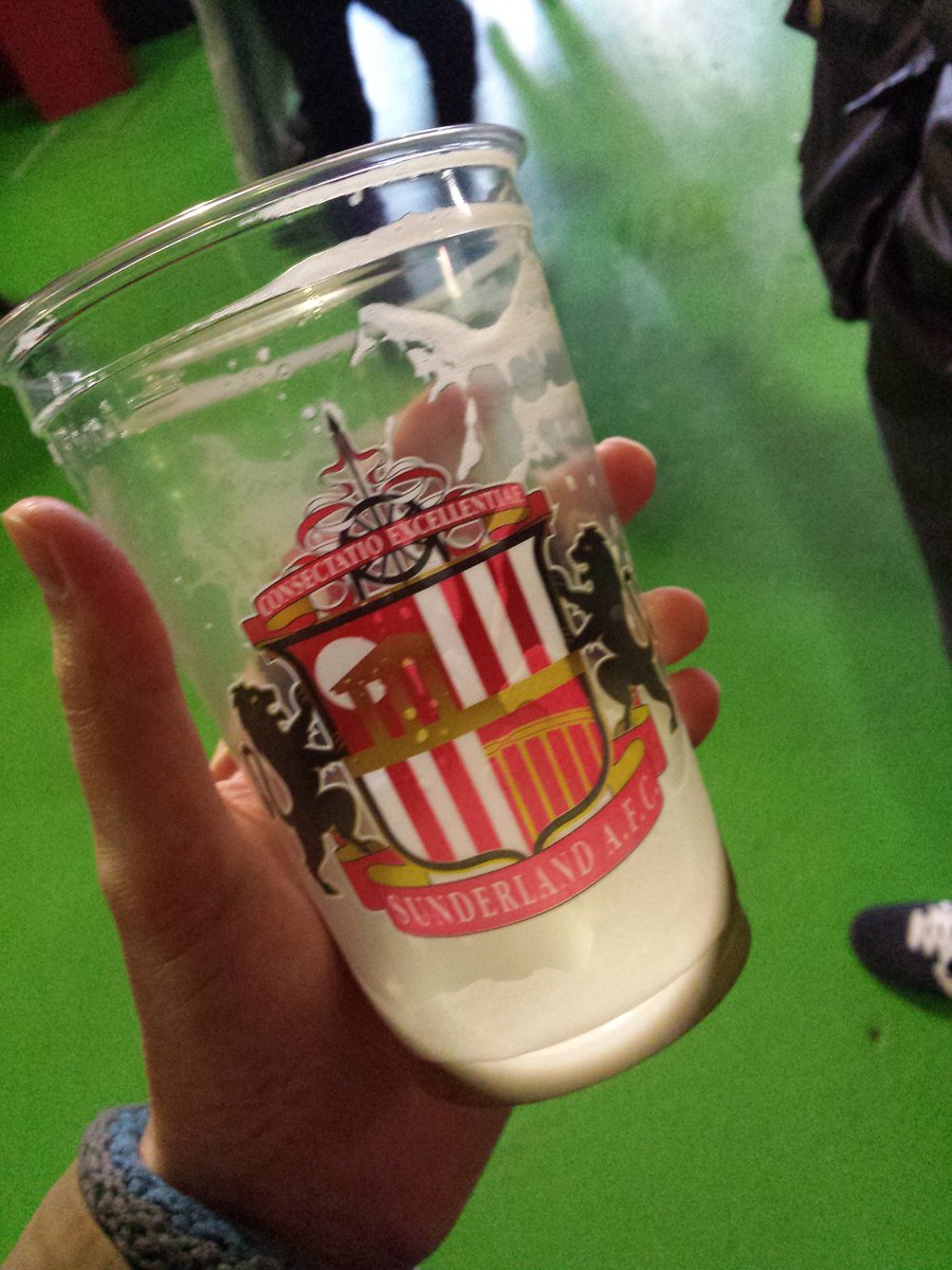 funoclock's tweet image. Today I deliberately went to the match. It took 10 minutes (!) to get the pint. Seeing mates was the highlight. You don't get that on #motd