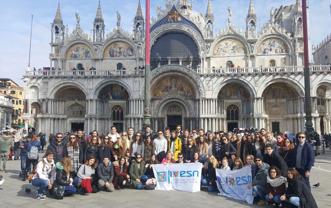 Esn_Bicocca's tweet photo. #ESNBicoccaGoesToVenice 🚣🚣🚣 https://t.co/HoFBxoQzpm
