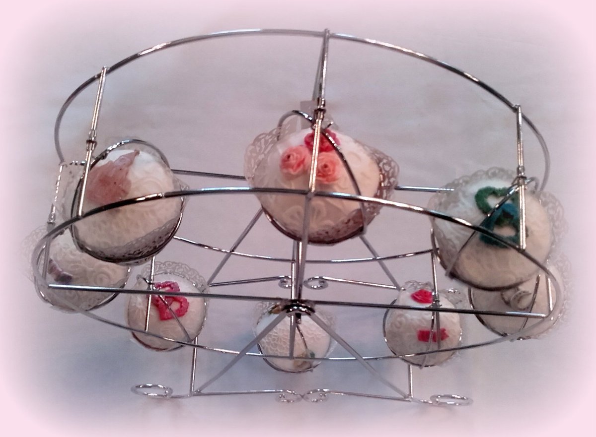 NutsAboutTruffs's tweet photo. Hi @HandmadeHour - we hope the photo of our romantic cupcakes will tempt you for your new header during wedding fair season #HandmadeHour https://t.co/HKefkrQUml