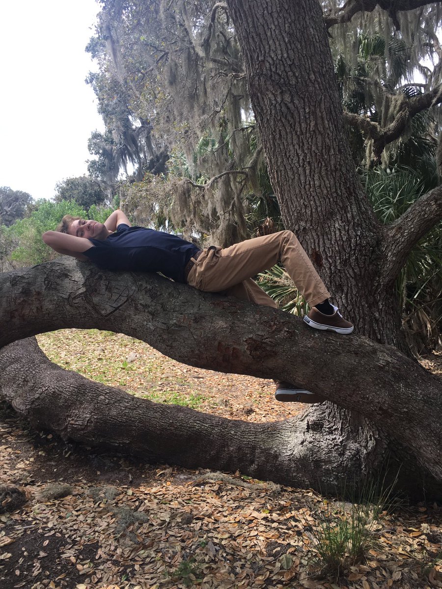 trohyy's tweet photo. Closest possible thing to Peter Pan 😏🍃 https://t.co/Qw5VlxKLXM